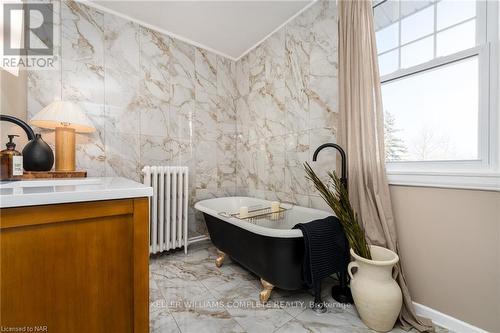 40 South Main Street, Thorold, ON - Indoor Photo Showing Bathroom