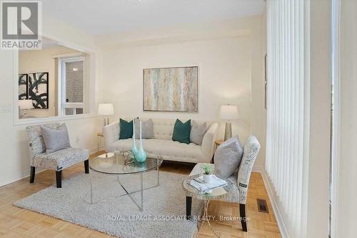 41 Red Hawk Road, Toronto (Malvern), ON - Indoor Photo Showing Living Room