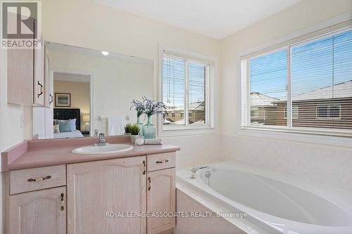 41 Red Hawk Road, Toronto (Malvern), ON - Indoor Photo Showing Bathroom