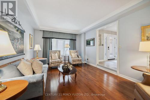 28 White Cliffe Drive, Clarington (Courtice), ON - Indoor Photo Showing Living Room