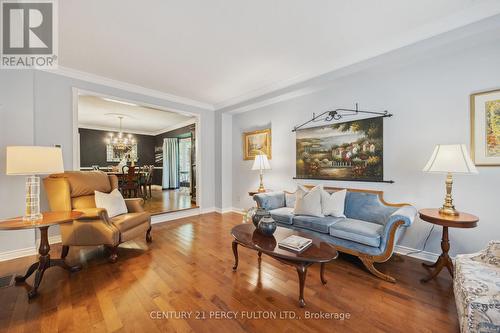 28 White Cliffe Drive, Clarington (Courtice), ON - Indoor Photo Showing Living Room