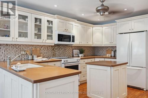 28 White Cliffe Drive, Clarington (Courtice), ON - Indoor Photo Showing Kitchen