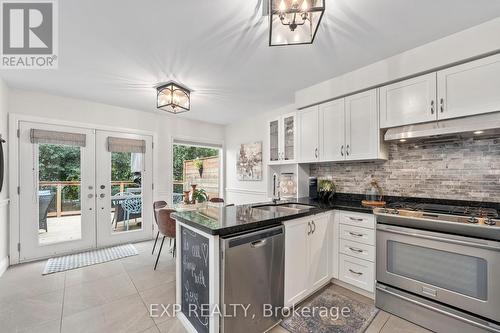 267 John Bowser Crescent, Newmarket, ON - Indoor Photo Showing Kitchen With Upgraded Kitchen