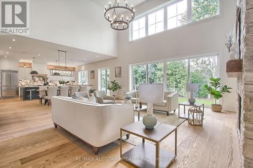 27088 Kennedy Road, Georgina (Historic Lakeshore Communities), ON - Indoor Photo Showing Living Room