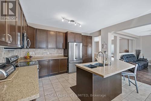 9 Wyndham Circle, Georgina (Sutton & Jackson'S Point), ON - Indoor Photo Showing Kitchen With Double Sink With Upgraded Kitchen