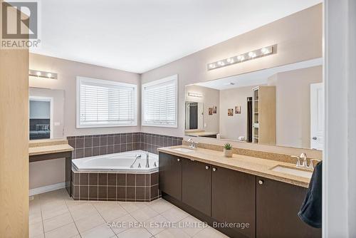 9 Wyndham Circle, Georgina (Sutton & Jackson'S Point), ON - Indoor Photo Showing Bathroom