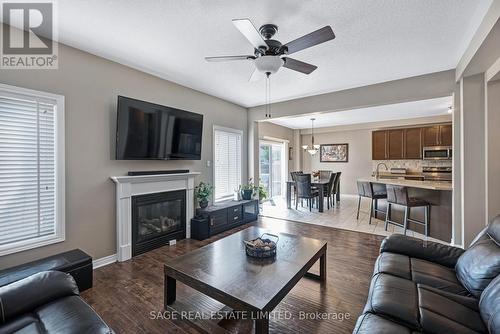 9 Wyndham Circle, Georgina (Sutton & Jackson'S Point), ON - Indoor Photo Showing Living Room With Fireplace