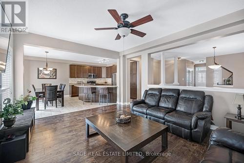 9 Wyndham Circle, Georgina (Sutton & Jackson'S Point), ON - Indoor Photo Showing Living Room