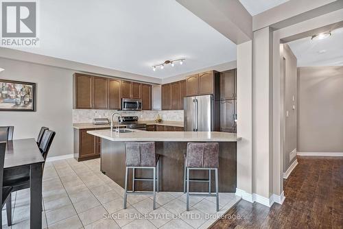 9 Wyndham Circle, Georgina (Sutton & Jackson'S Point), ON - Indoor Photo Showing Kitchen With Upgraded Kitchen