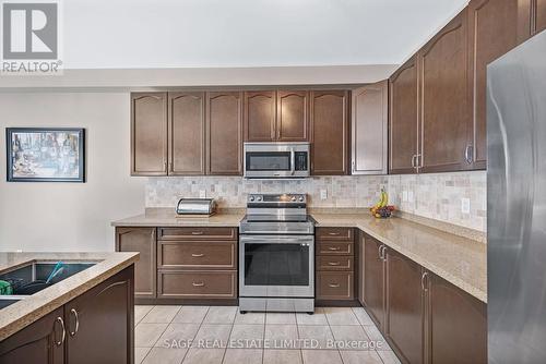 9 Wyndham Circle, Georgina (Sutton & Jackson'S Point), ON - Indoor Photo Showing Kitchen