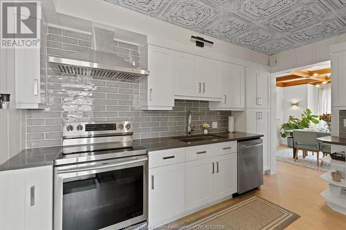 60 Sandwich Street South, Amherstburg, ON - Indoor Photo Showing Kitchen With Upgraded Kitchen