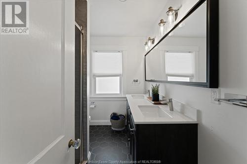 60 Sandwich Street South, Amherstburg, ON - Indoor Photo Showing Bathroom