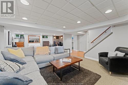 60 Sandwich Street South, Amherstburg, ON - Indoor Photo Showing Living Room