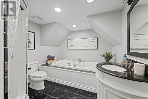 60 Sandwich Street South, Amherstburg, ON - Indoor Photo Showing Bathroom