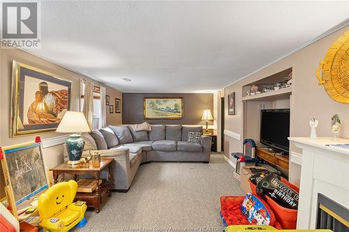 3655 Queen, Windsor, ON - Indoor Photo Showing Living Room