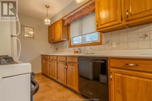 107 George Avenue, Wheatley, ON - Indoor Photo Showing Kitchen