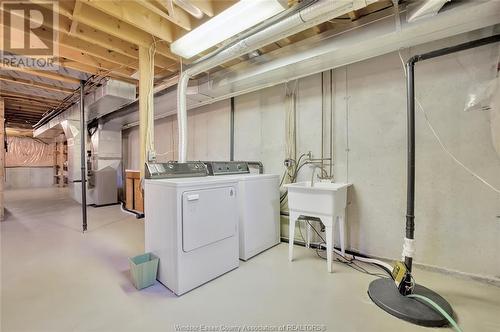 1005 Hacienda Way, Windsor, ON - Indoor Photo Showing Laundry Room