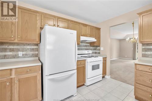 1005 Hacienda Way, Windsor, ON - Indoor Photo Showing Kitchen