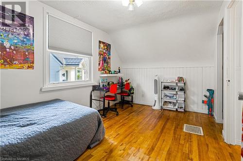 708 5Th Street E, Owen Sound, ON - Indoor Photo Showing Bedroom