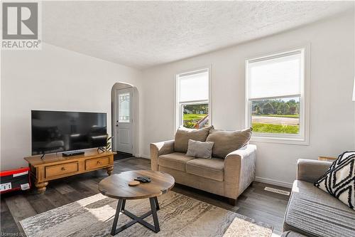 708 5Th Street E, Owen Sound, ON - Indoor Photo Showing Living Room