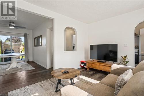 708 5Th Street E, Owen Sound, ON - Indoor Photo Showing Living Room