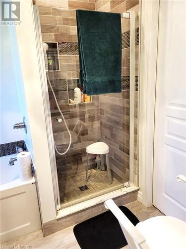 31 Grayview Drive, Markdale, ON - Indoor Photo Showing Bathroom