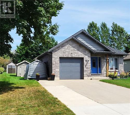 31 Grayview Drive, Markdale, ON - Outdoor With Facade