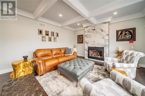 406 Thompson Ave, Amherstburg, ON - Indoor Photo Showing Living Room With Fireplace