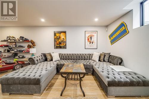 406 Thompson Ave, Amherstburg, ON - Indoor Photo Showing Living Room