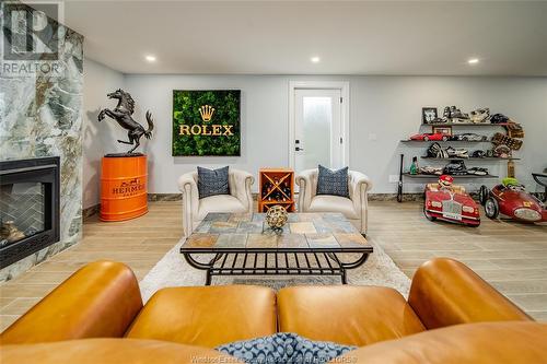 406 Thompson Ave, Amherstburg, ON - Indoor Photo Showing Living Room With Fireplace