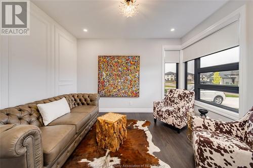 406 Thompson Ave, Amherstburg, ON - Indoor Photo Showing Living Room