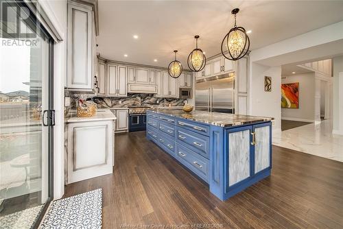 406 Thompson Ave, Amherstburg, ON - Indoor Photo Showing Kitchen With Upgraded Kitchen