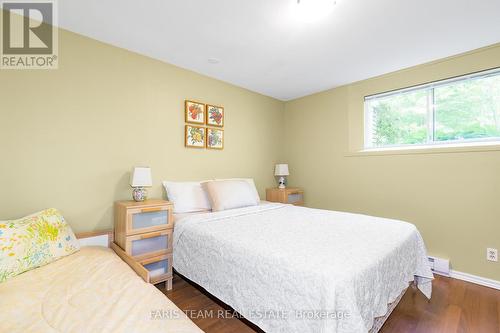 119 Silver Birch Drive, Tiny, ON - Indoor Photo Showing Bedroom