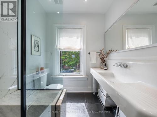 137 Dovercourt Road, Toronto (Trinity-Bellwoods), ON - Indoor Photo Showing Bathroom