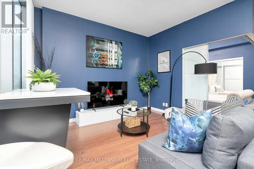 3005 - 12 York Street, Toronto, ON - Indoor Photo Showing Living Room