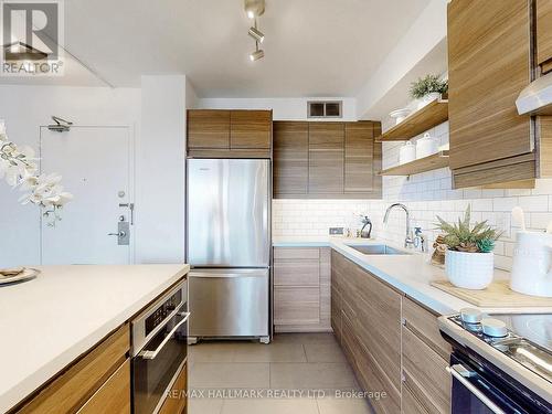 1112 - 10 Parkway Forest Drive, Toronto (Henry Farm), ON - Indoor Photo Showing Kitchen