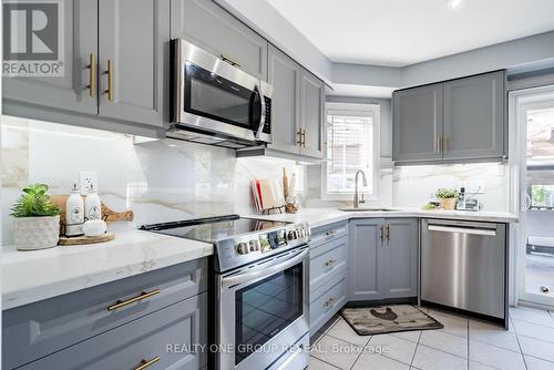 86 Strickland Drive, Ajax (Central West), ON - Indoor Photo Showing Kitchen With Upgraded Kitchen