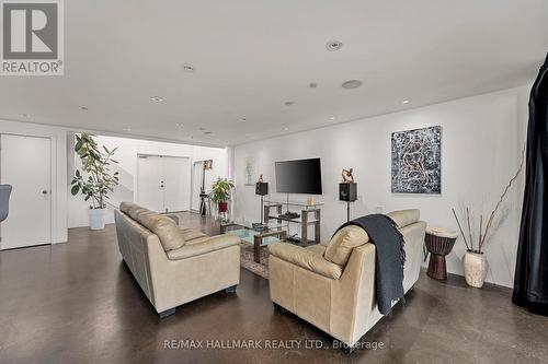 226 - 1173 Dundas Street E, Toronto (South Riverdale), ON - Indoor Photo Showing Living Room