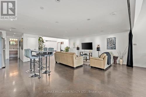 226 - 1173 Dundas Street E, Toronto (South Riverdale), ON - Indoor