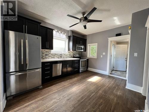 2120 Edgar Street, Regina, SK - Indoor Photo Showing Kitchen With Stainless Steel Kitchen