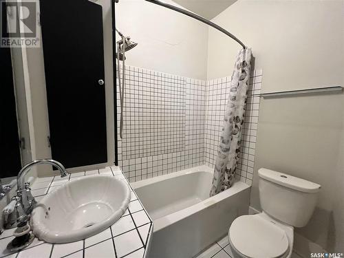 2120 Edgar Street, Regina, SK - Indoor Photo Showing Bathroom