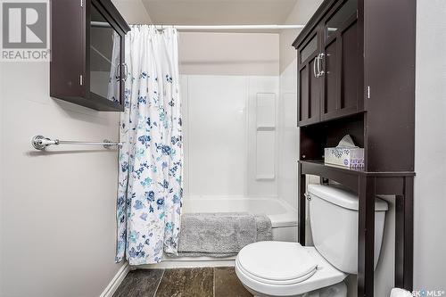 301B 55 Wood Lily Drive, Moose Jaw, SK - Indoor Photo Showing Bathroom