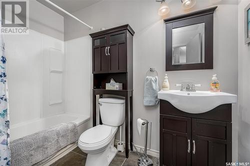 301B 55 Wood Lily Drive, Moose Jaw, SK - Indoor Photo Showing Bathroom