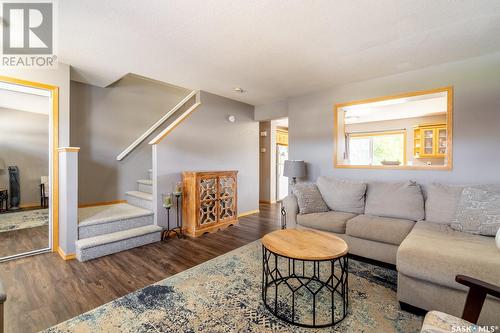 2810 Cranbourn Crescent, Regina, SK - Indoor Photo Showing Living Room