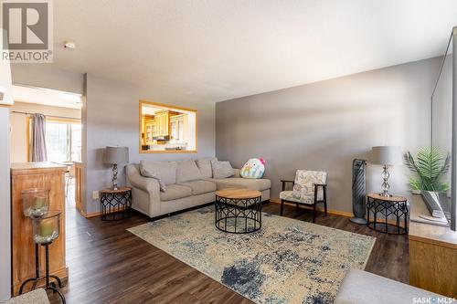 2810 Cranbourn Crescent, Regina, SK - Indoor Photo Showing Living Room