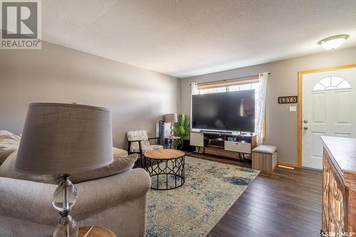 2810 Cranbourn Crescent, Regina, SK - Indoor Photo Showing Living Room