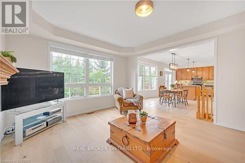 2343 Calloway Drive, Oakville (West Oak Trails), ON - Indoor Photo Showing Living Room