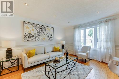 9 Monarchdale Avenue, Toronto (Brookhaven-Amesbury), ON - Indoor Photo Showing Living Room