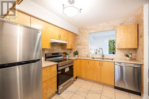 Th426 - 12 Douro Street, Toronto (Niagara), ON - Indoor Photo Showing Kitchen With Stainless Steel Kitchen With Double Sink