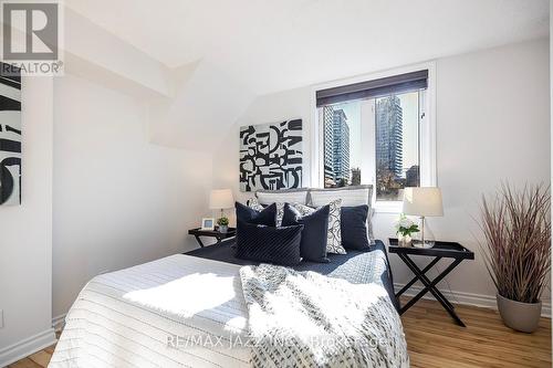 Th426 - 12 Douro Street, Toronto (Niagara), ON - Indoor Photo Showing Bedroom